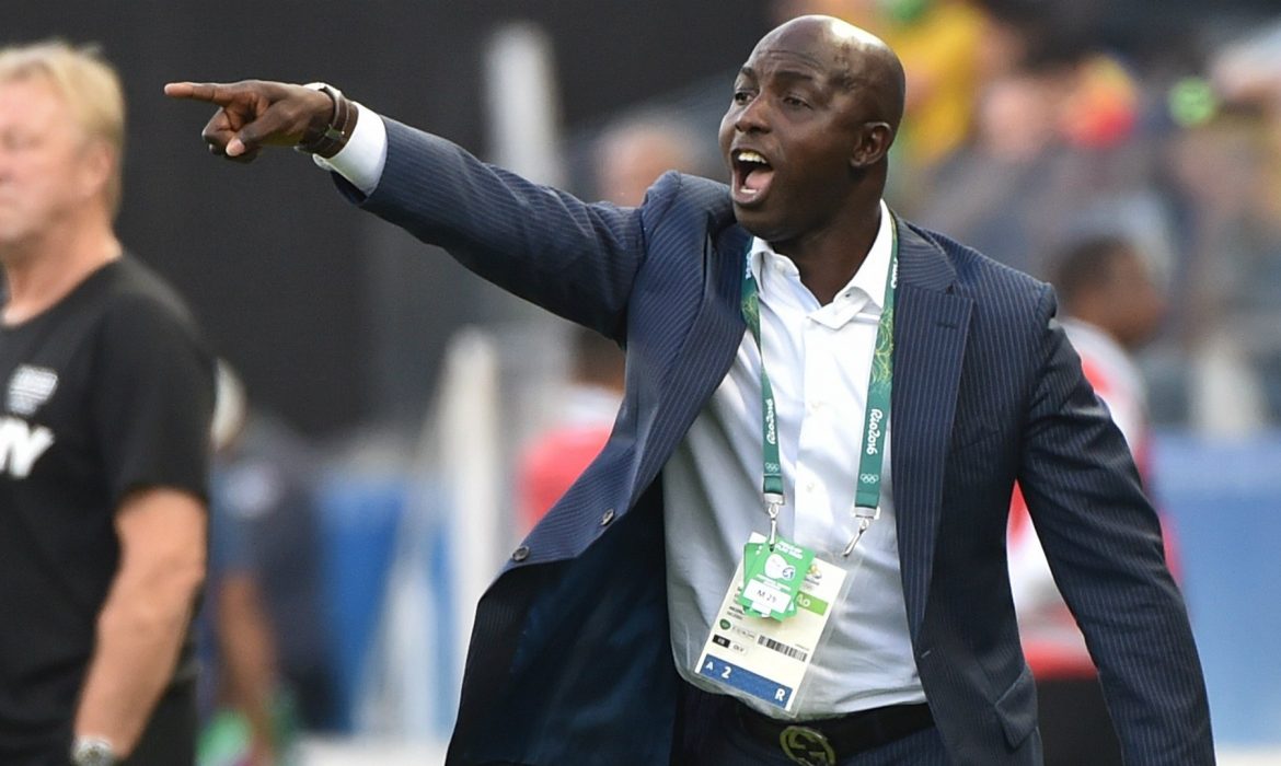 Бывший тренер сборной Нигерии пожизненно дисквалифицирован за организацию договорных матчей