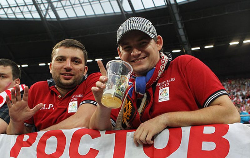 «Умом Россию не понять»: большинство населения против возвращения пива на стадионы
