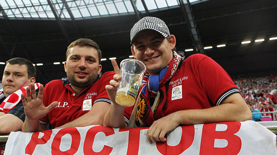 «Умом Россию не понять»: большинство населения против возвращения пива на стадионы